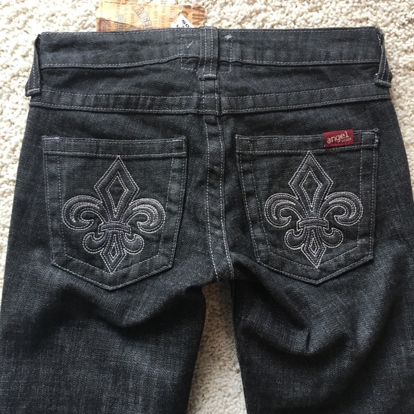 Brand NWT Fleur De Lis Embroidered Back Pocket Jeans with Boot Cut Legs - Picture 2 of 6